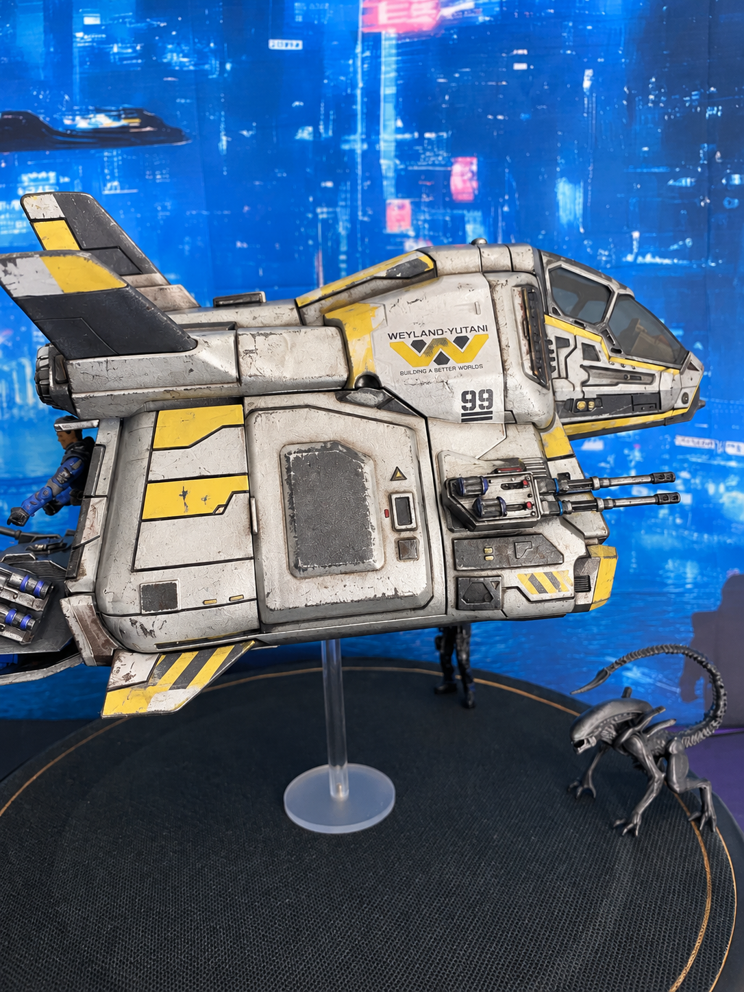 Aliens Custom Dropships, APC and Dioramas.