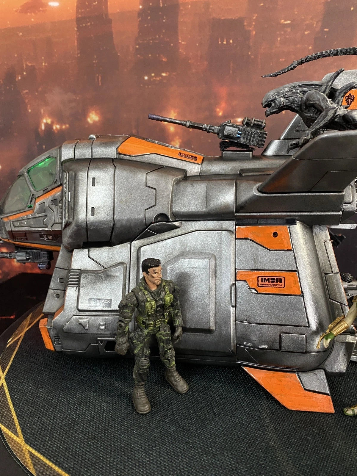 FURYAN SHADE-RUNNER Assault Shuttle Chronicles of Riddick Gunship Custom Painted