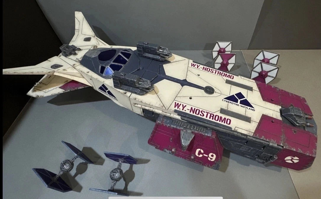 Blade Runner Custom Tyrell Corp Deckard 2049 Spinner Model Diorama Commission