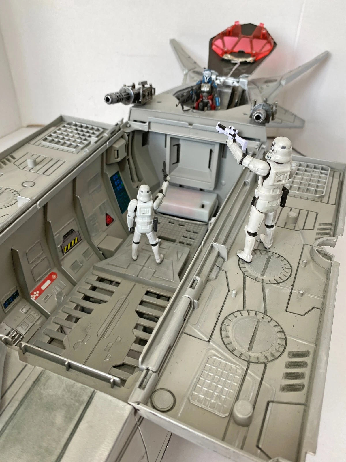 Star Wars Mandalorian Starfighter Bo Katan Kryze Diorama Mandalore Playset - view 14