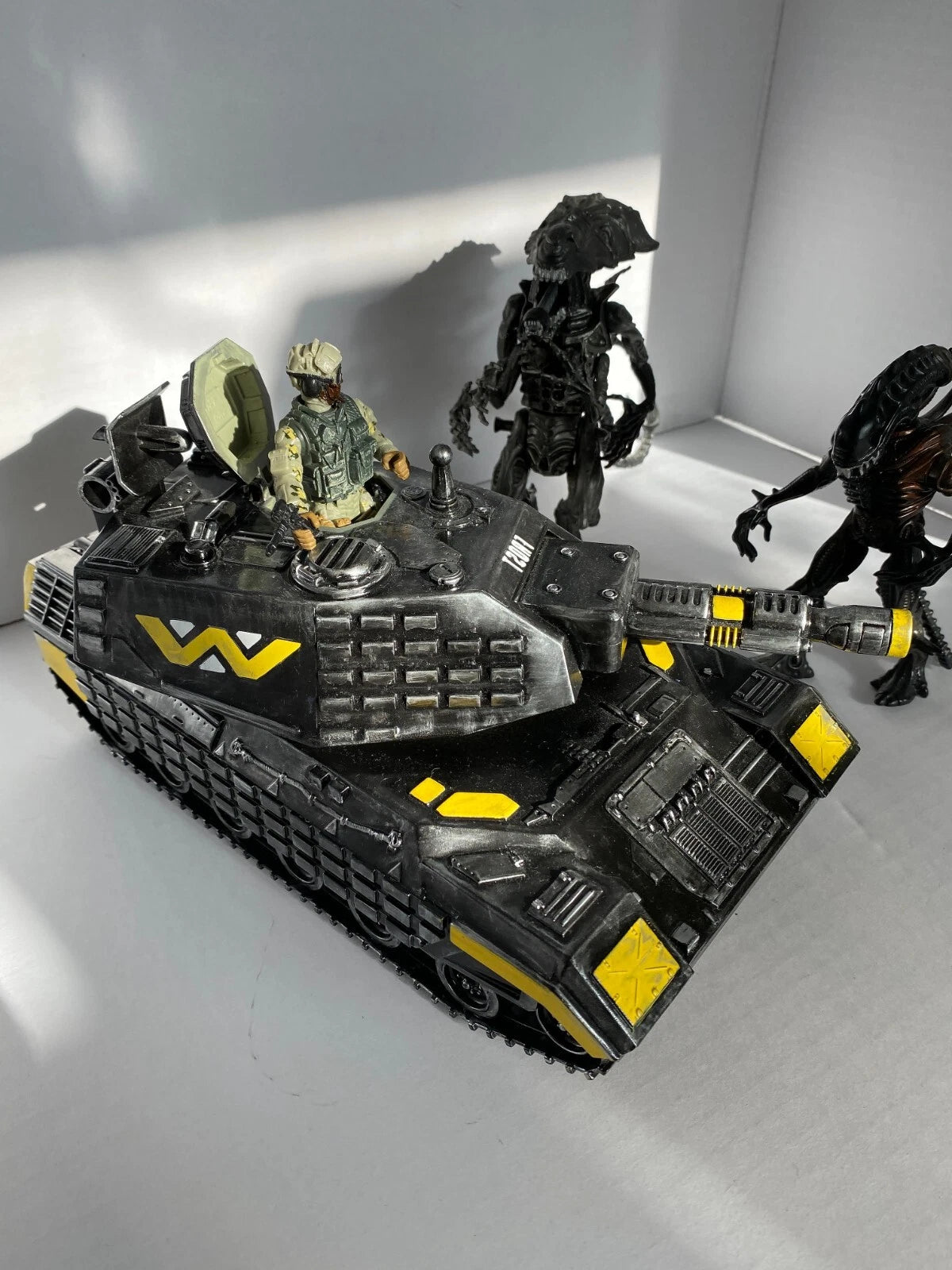 Aliens Hadley Hope Weyland Yutani Colony Tank Kenner Neca Vintage Alien Earth - view 4