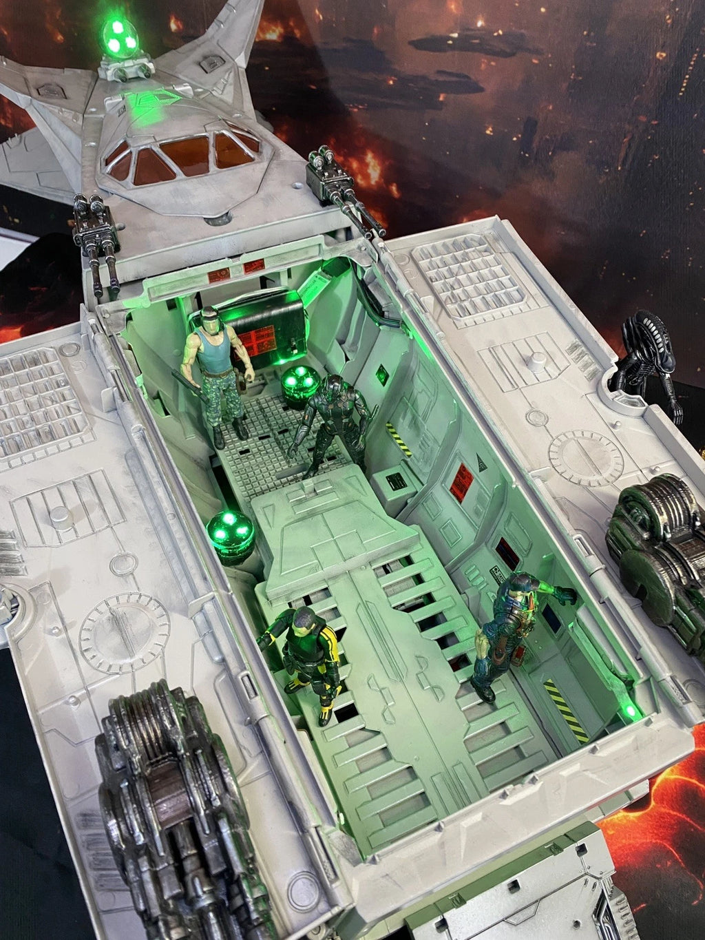 LITANY OF IRON  “GREEN-LOCK” Gunship | Warhammer 40K vintage diorama custom