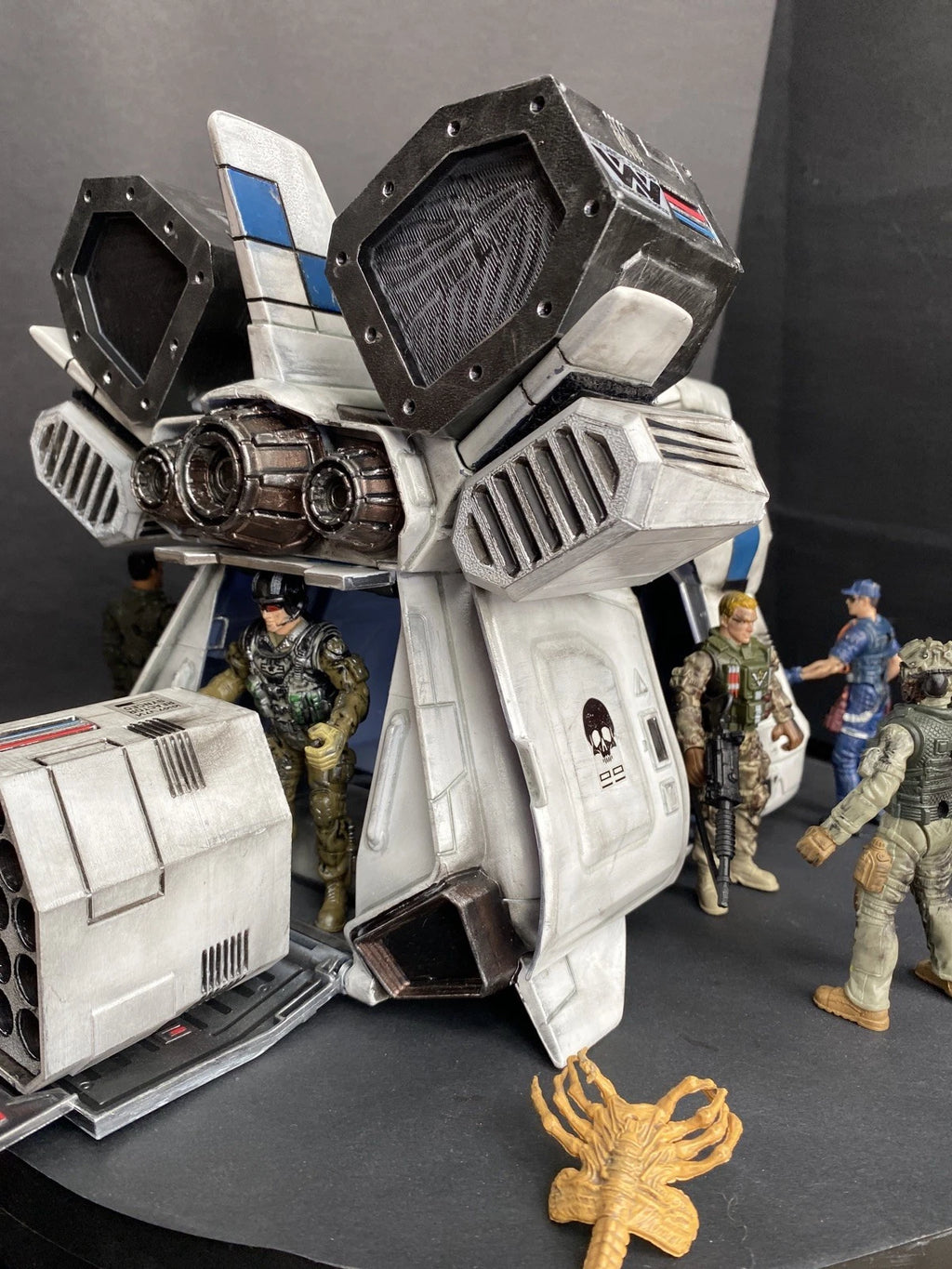 Aliens Dropship “Sulaco Wing” Custom Vintage Style Weyland Yutani Hadley Hope
