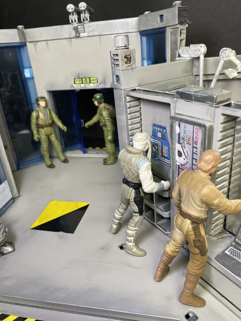 Star Wars Hoth Rebel Base Diorama Empire Strikes Back Medical Bay Kenner Custom