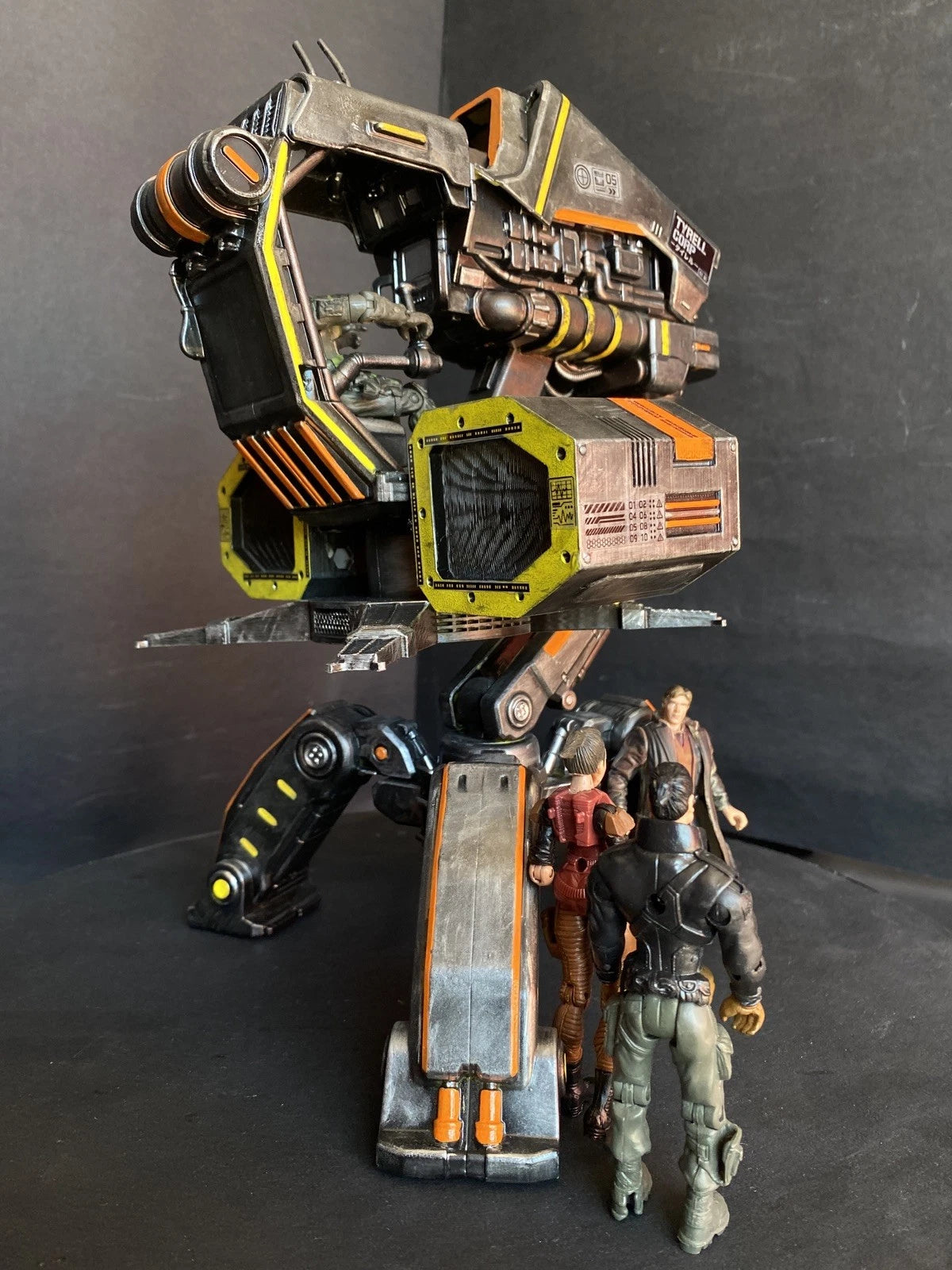 MaxTac SRW-9 “Crowd Hammer” — Cyberpunk 2077 Urban Pacification Walker 1/18