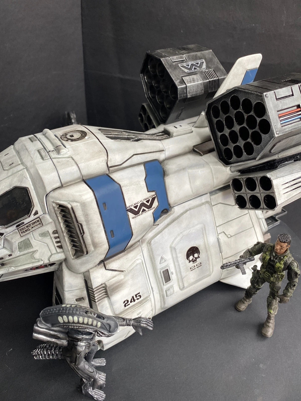 Aliens Dropship “Sulaco Wing” Custom Vintage Style Weyland Yutani Hadley Hope