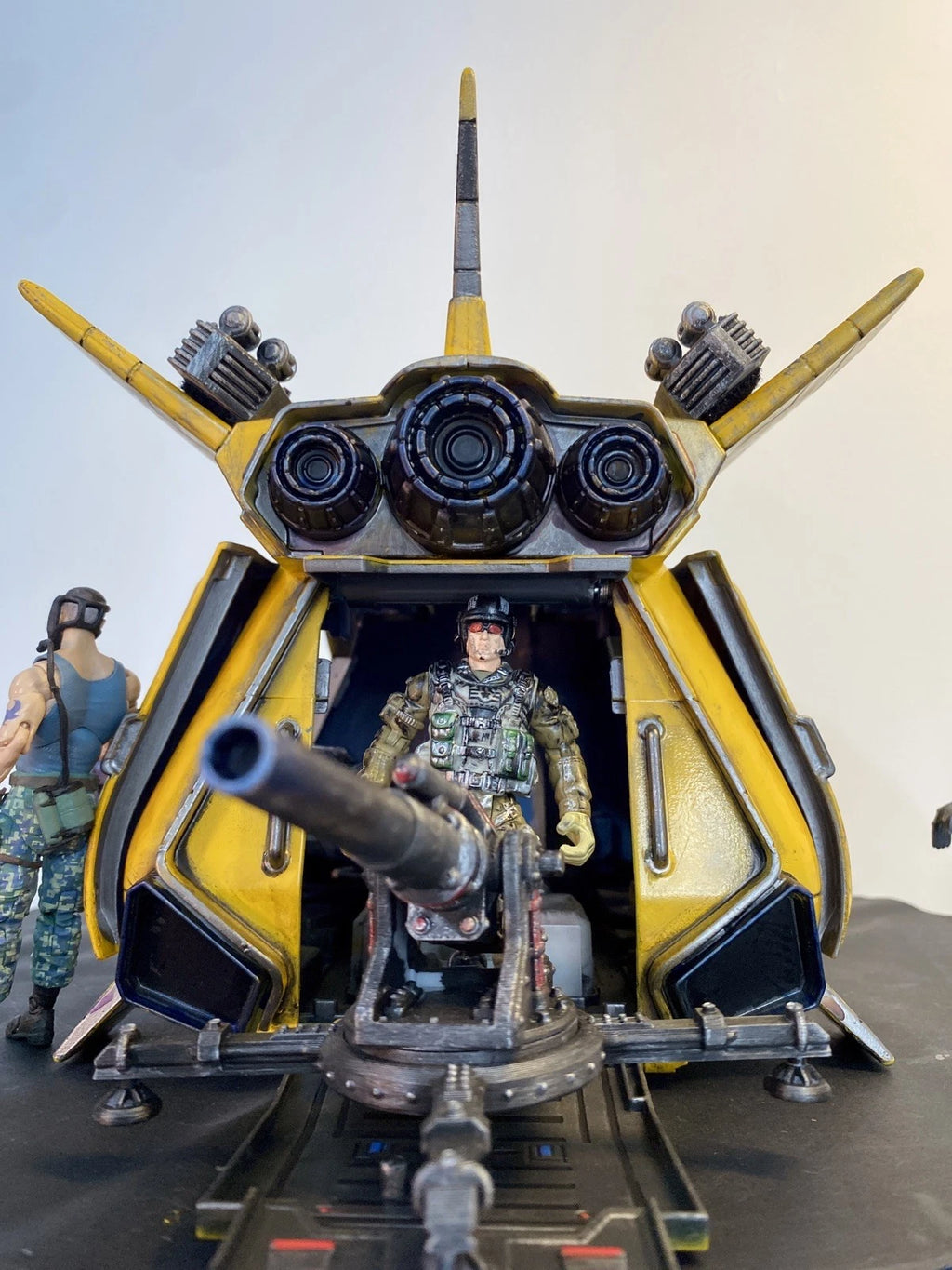 ALIENS Colonial Marines Nostromo Gunship Weyland-Yutani Gunship Romulus