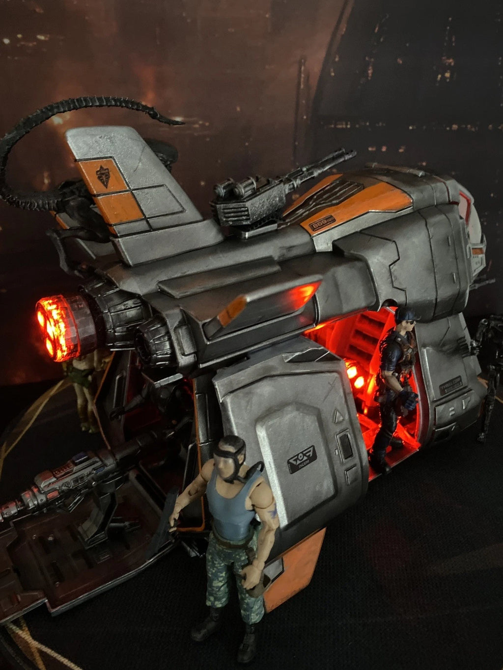 FURYAN SHADE-RUNNER Assault Shuttle Chronicles of Riddick Gunship Custom Painted
