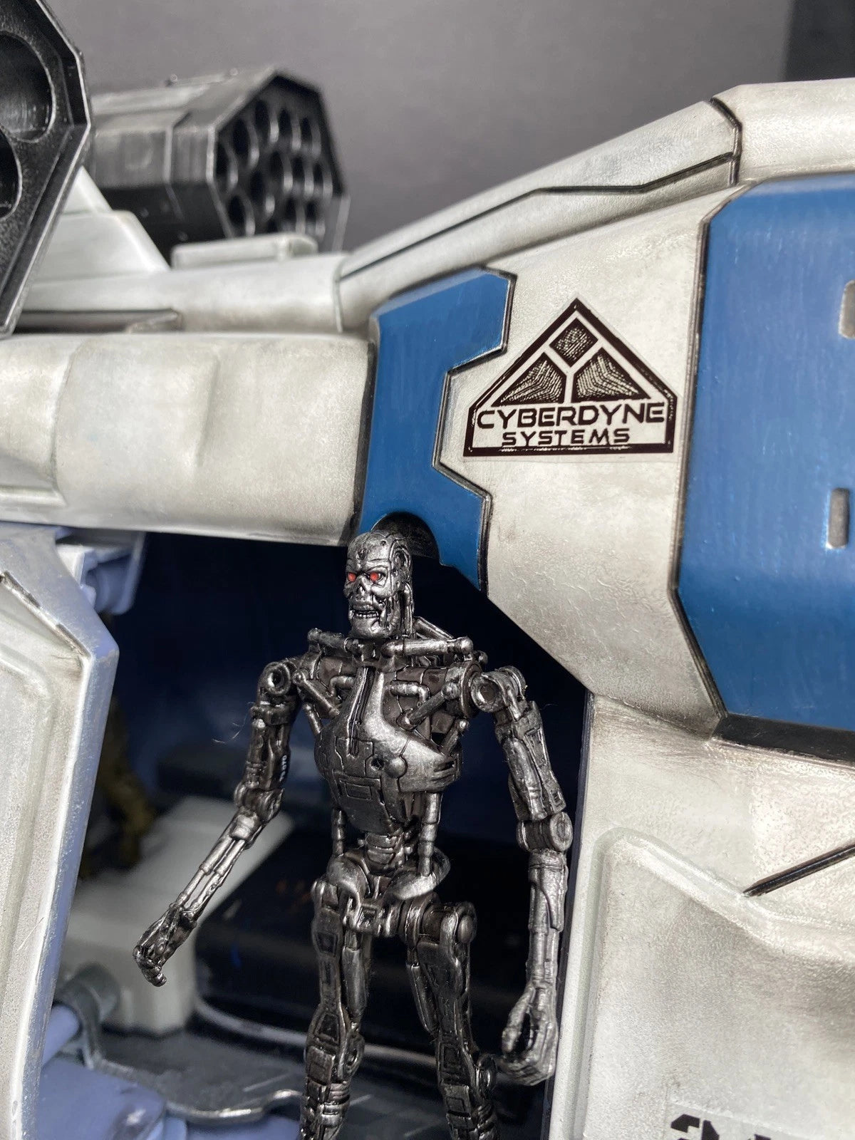 Terminator Resistance Gunship Hunter Killer Skynet Cyberdyne T800 Kenner Custom