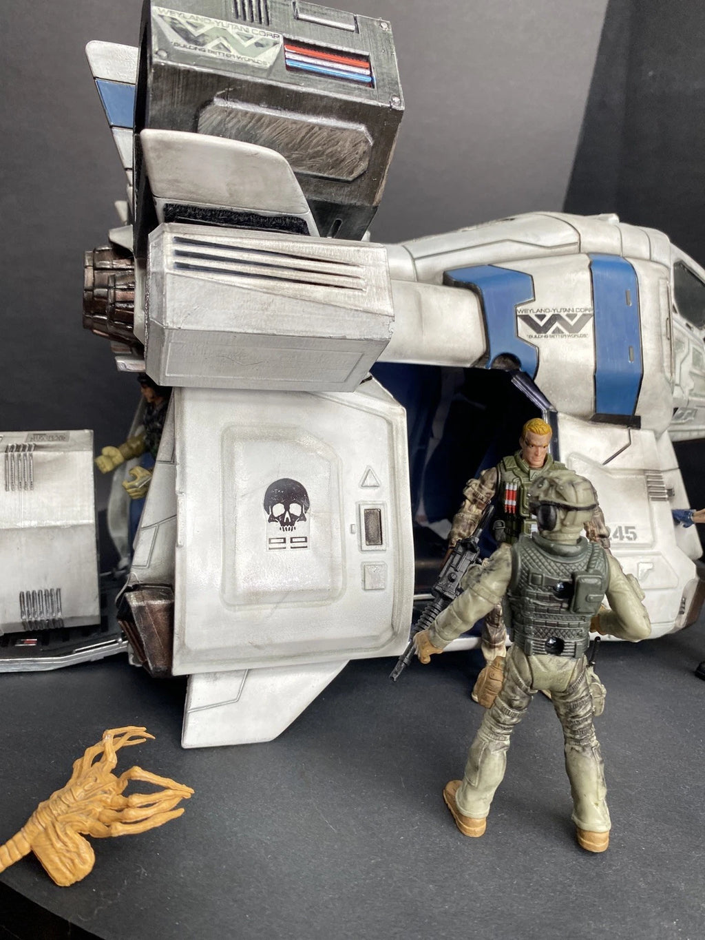 Aliens Dropship “Sulaco Wing” Custom Vintage Style Weyland Yutani Hadley Hope