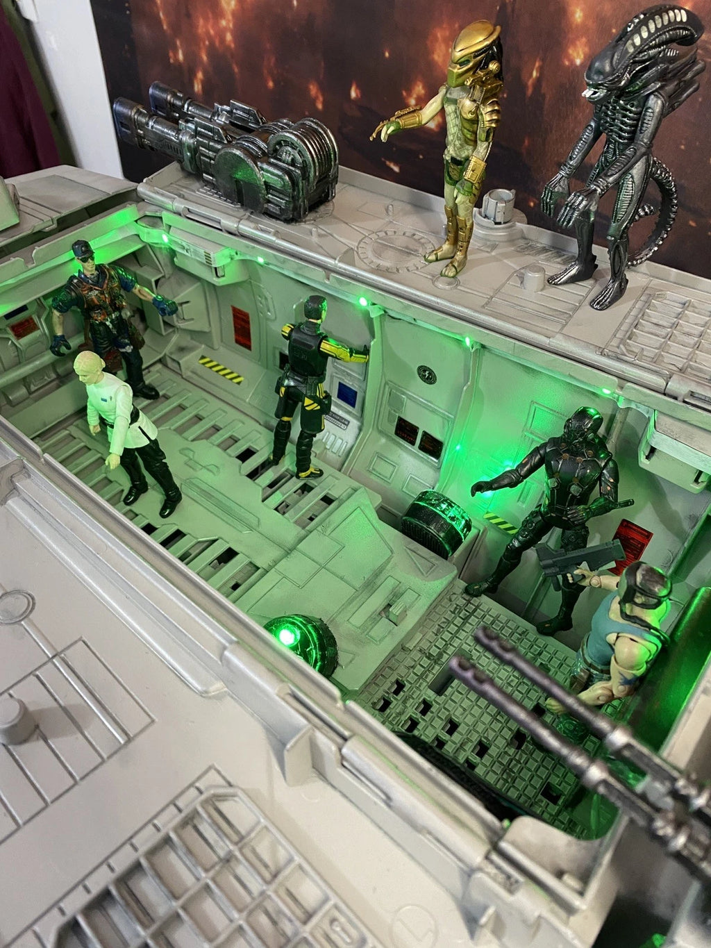 LITANY OF IRON  “GREEN-LOCK” Gunship | Warhammer 40K vintage diorama custom