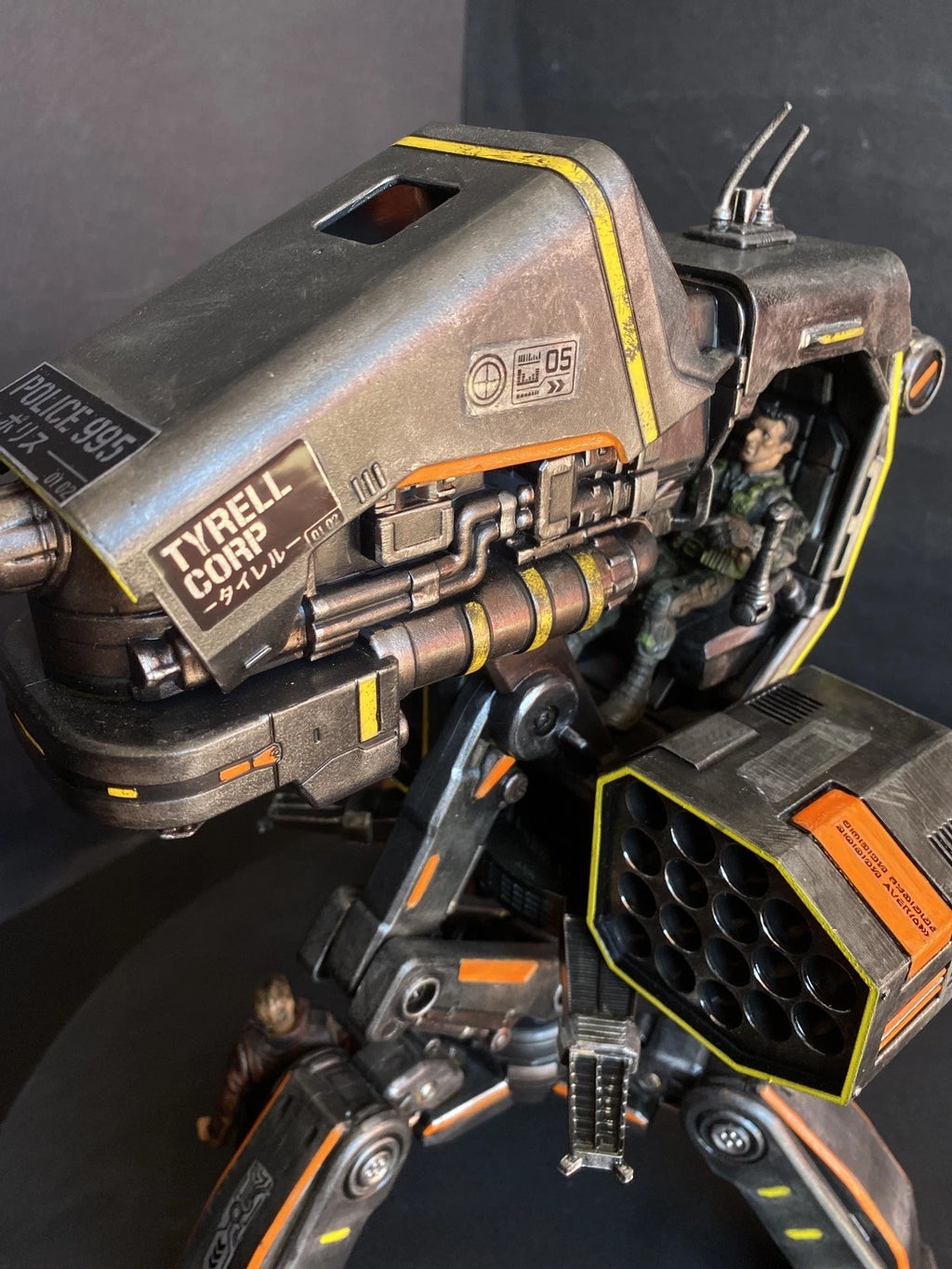 MaxTac SRW-9 “Crowd Hammer” — Cyberpunk 2077 Urban Pacification Walker 1/18