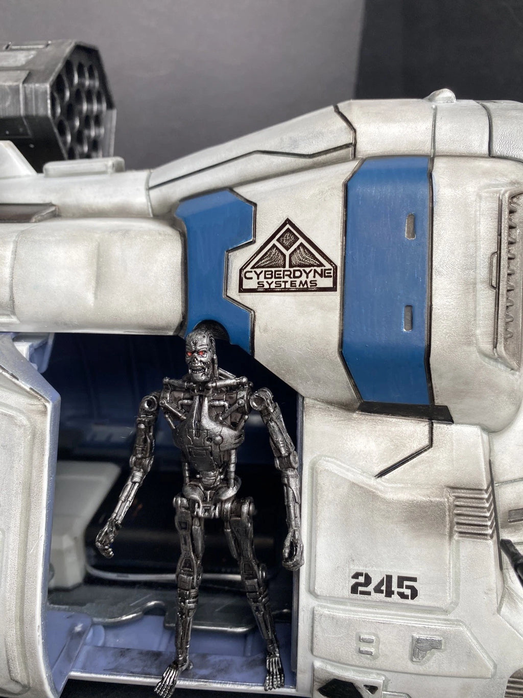 Terminator Resistance Gunship Hunter Killer Skynet Cyberdyne T800 Kenner Custom