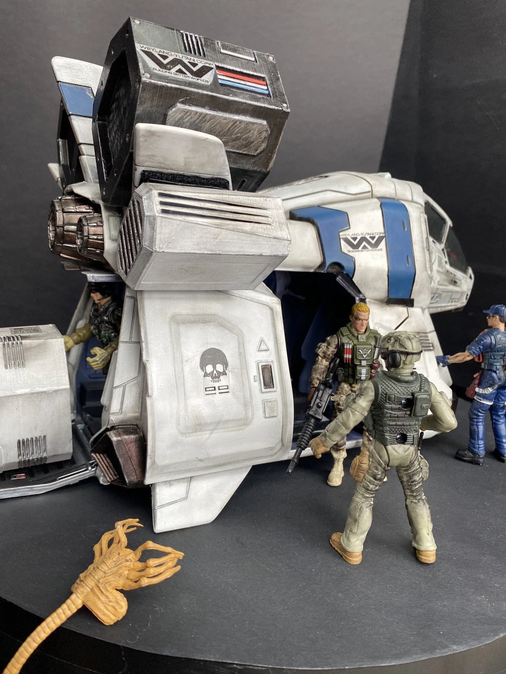 Aliens Dropship “Sulaco Wing” Custom Vintage Style Weyland Yutani Hadley Hope