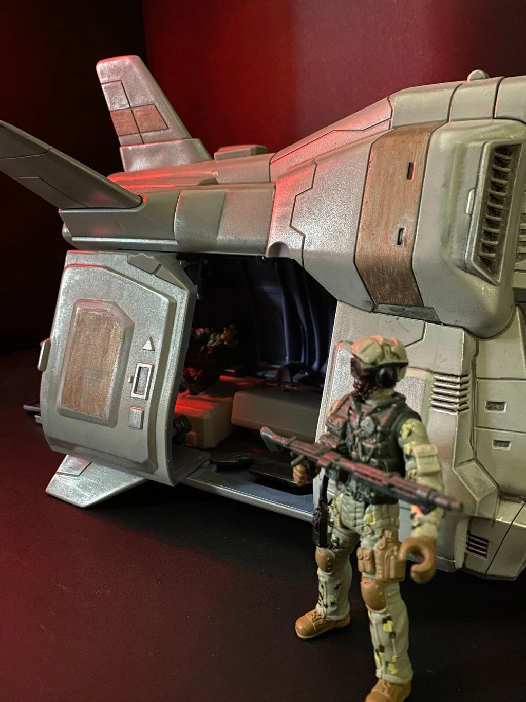 Aliens Dropship “Sulaco Wing” Custom Vintage Style Weyland Yutani Hadley’s Hope - view 8