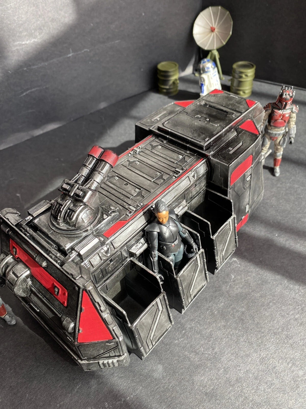 Star Wars Mandalorian Custom Troop Transport Boba Fett Darksaber Beskar Diorama