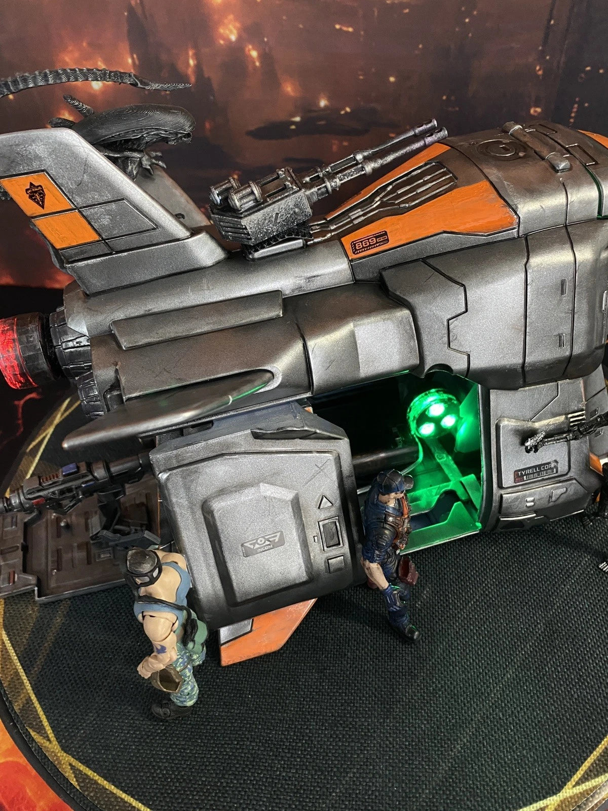 FURYAN SHADE-RUNNER Assault Shuttle Chronicles of Riddick Gunship Custom Painted