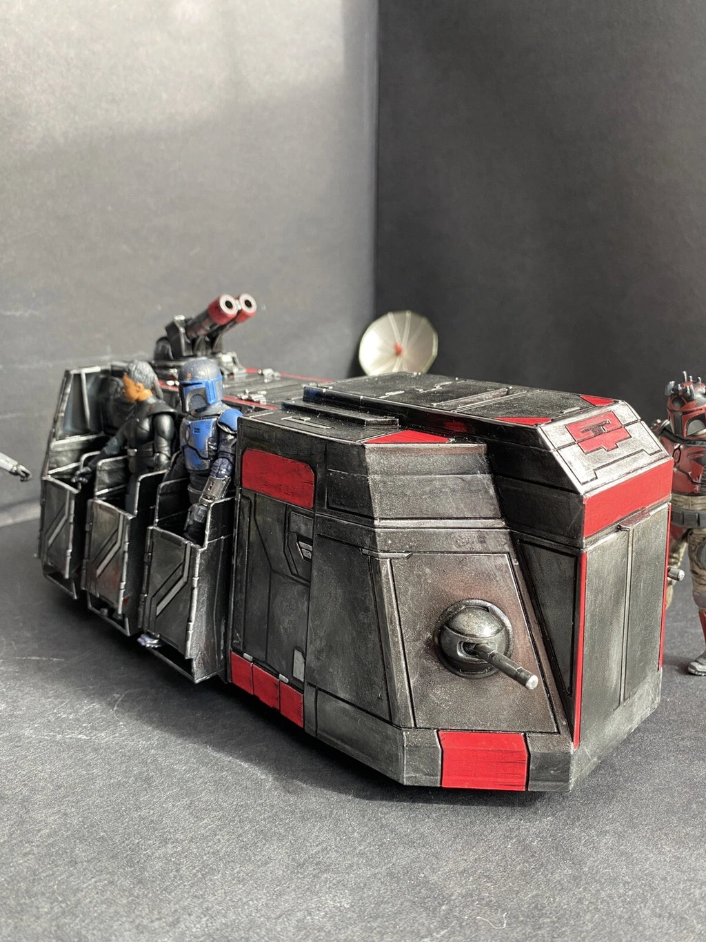 Star Wars Mandalorian Custom Troop Transport Boba Fett Darksaber Beskar Diorama