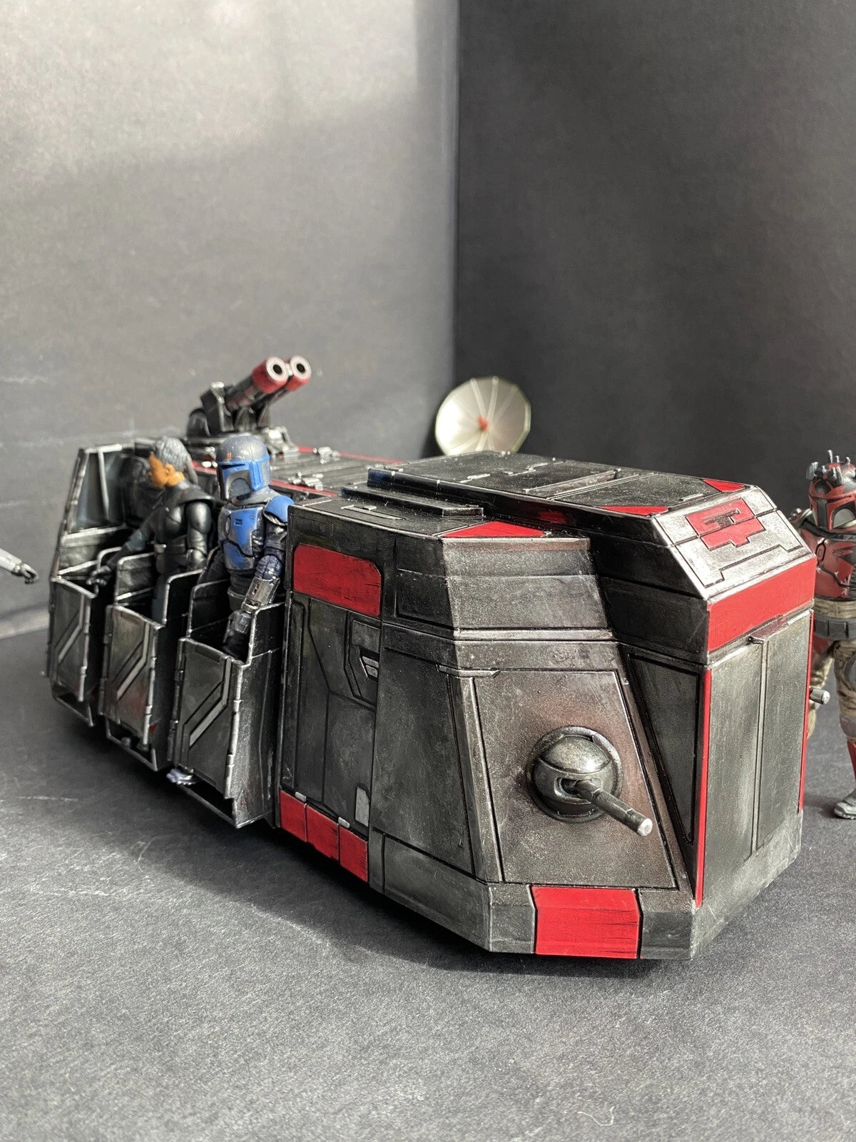 Star Wars Mandalorian Custom Troop Transport Boba Fett Darksaber Beskar Diorama