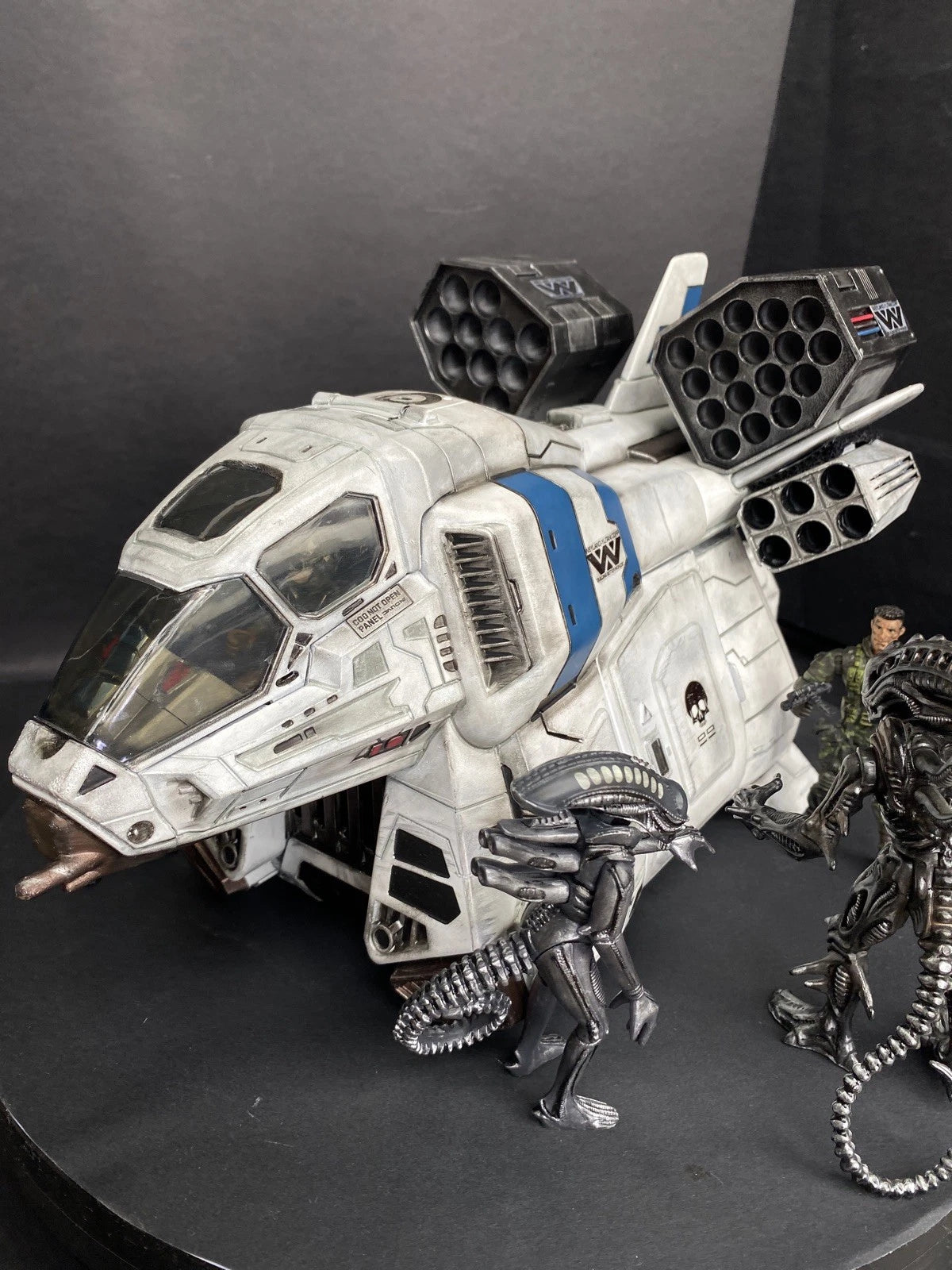 Aliens Dropship “Sulaco Wing” Custom Vintage Style Weyland Yutani Hadley Hope
