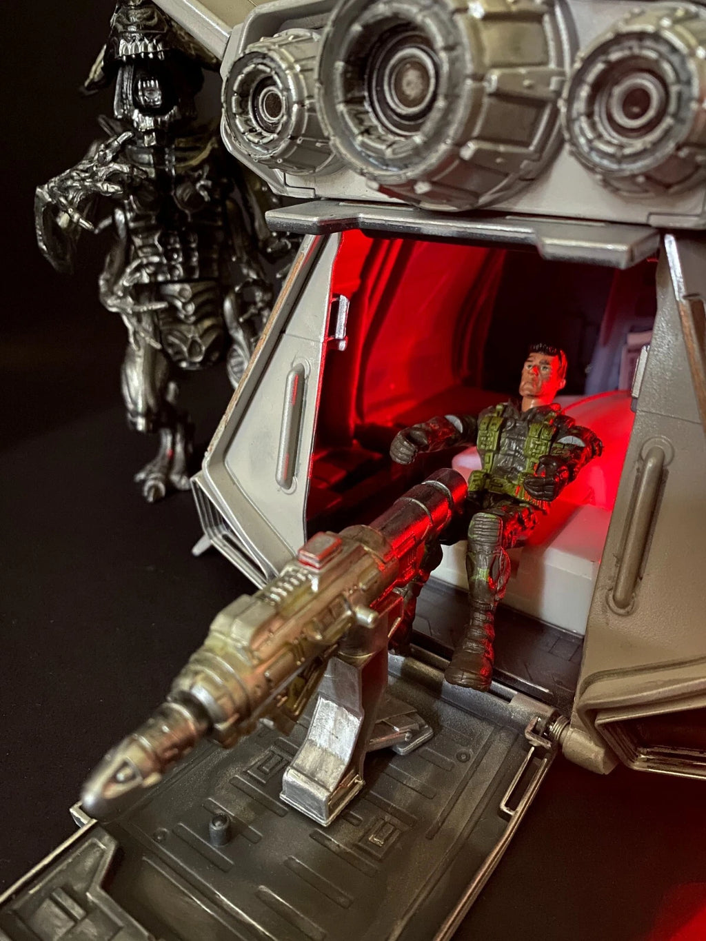 Aliens Dropship “Sulaco Wing” Custom Vintage Style Weyland Yutani Hadley’s Hope - view 13