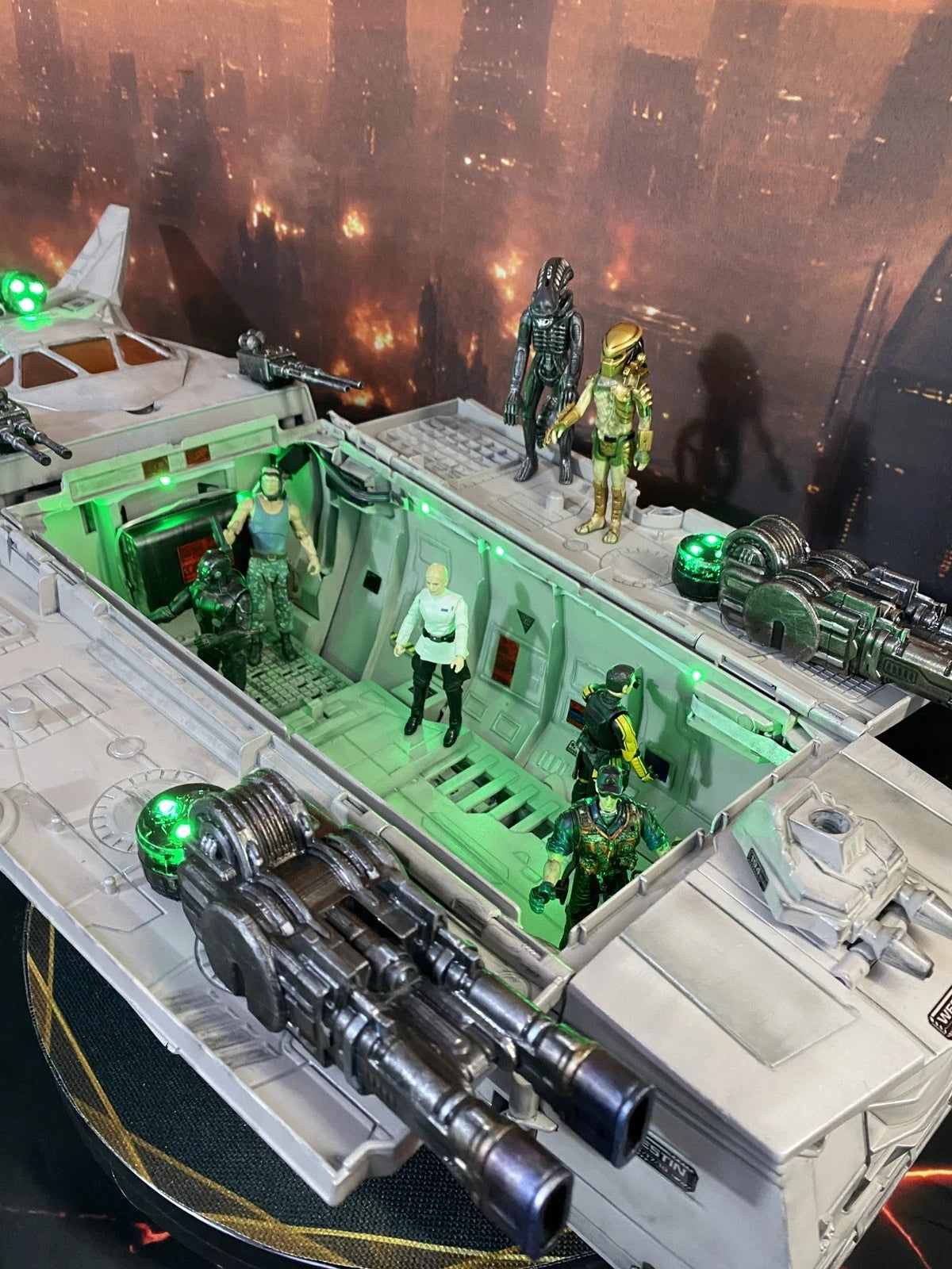 LITANY OF IRON  “GREEN-LOCK” Gunship | Warhammer 40K vintage diorama custom
