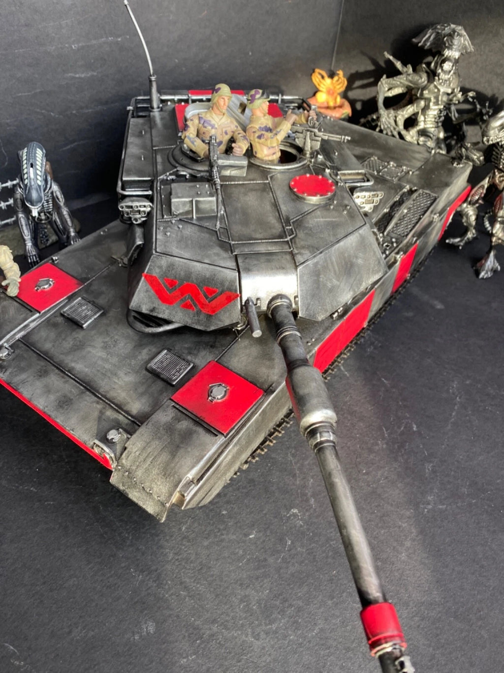 Aliens Colonial Marines APC Xenomorph Weyland Yutani Hadleys Hope Romulus Tank