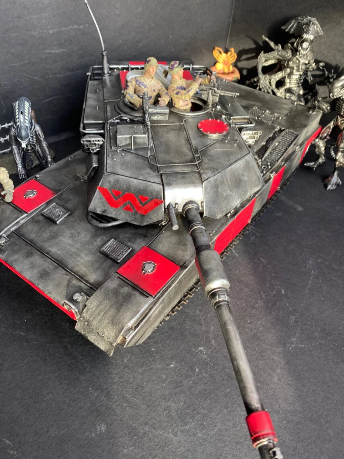 Aliens Colonial Marines APC Xenomorph Weyland Yutani Hadleys Hope Romulus Tank