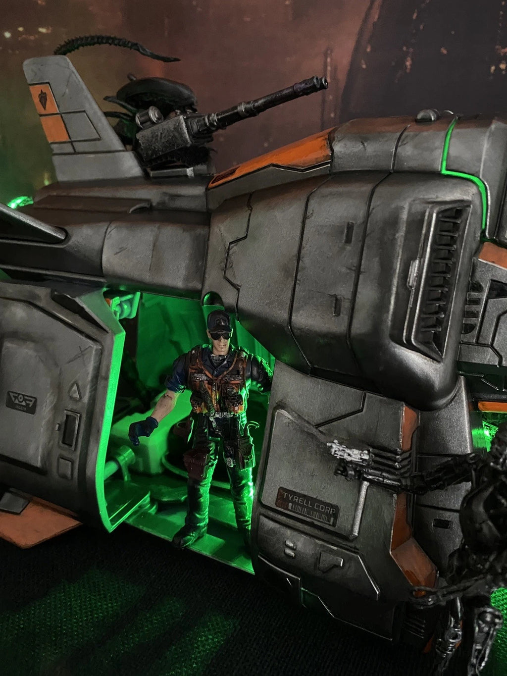 FURYAN SHADE-RUNNER Assault Shuttle Chronicles of Riddick Gunship Custom Painted