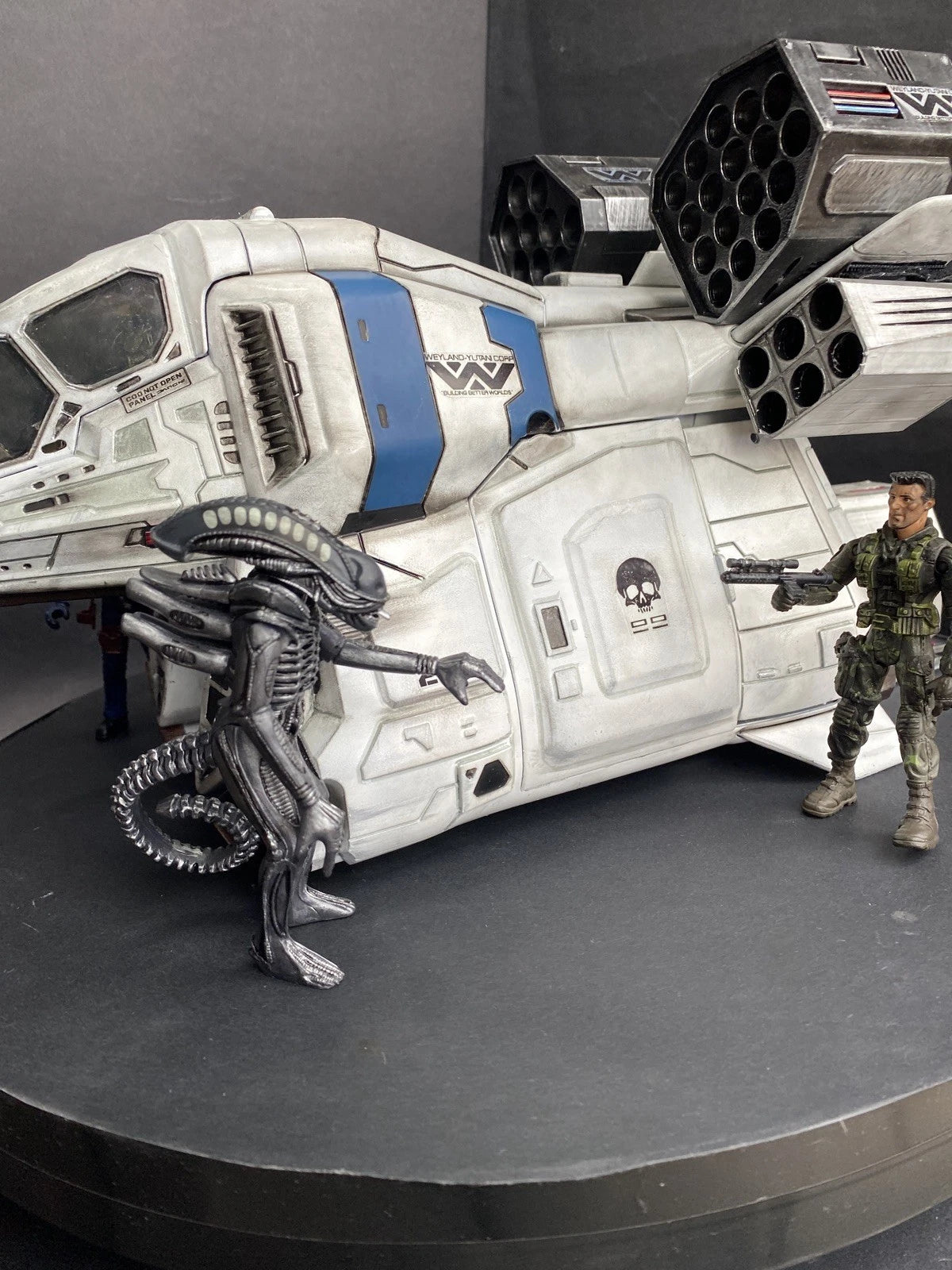 Aliens Dropship “Sulaco Wing” Custom Vintage Style Weyland Yutani Hadley Hope