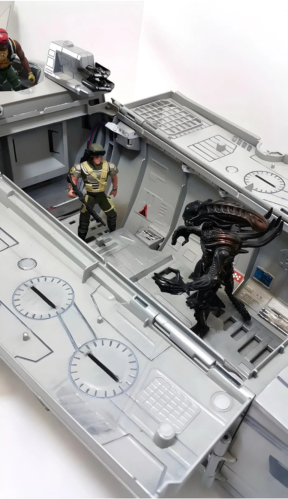 Aliens Nostromo recon shuttle custom repaint - view 3