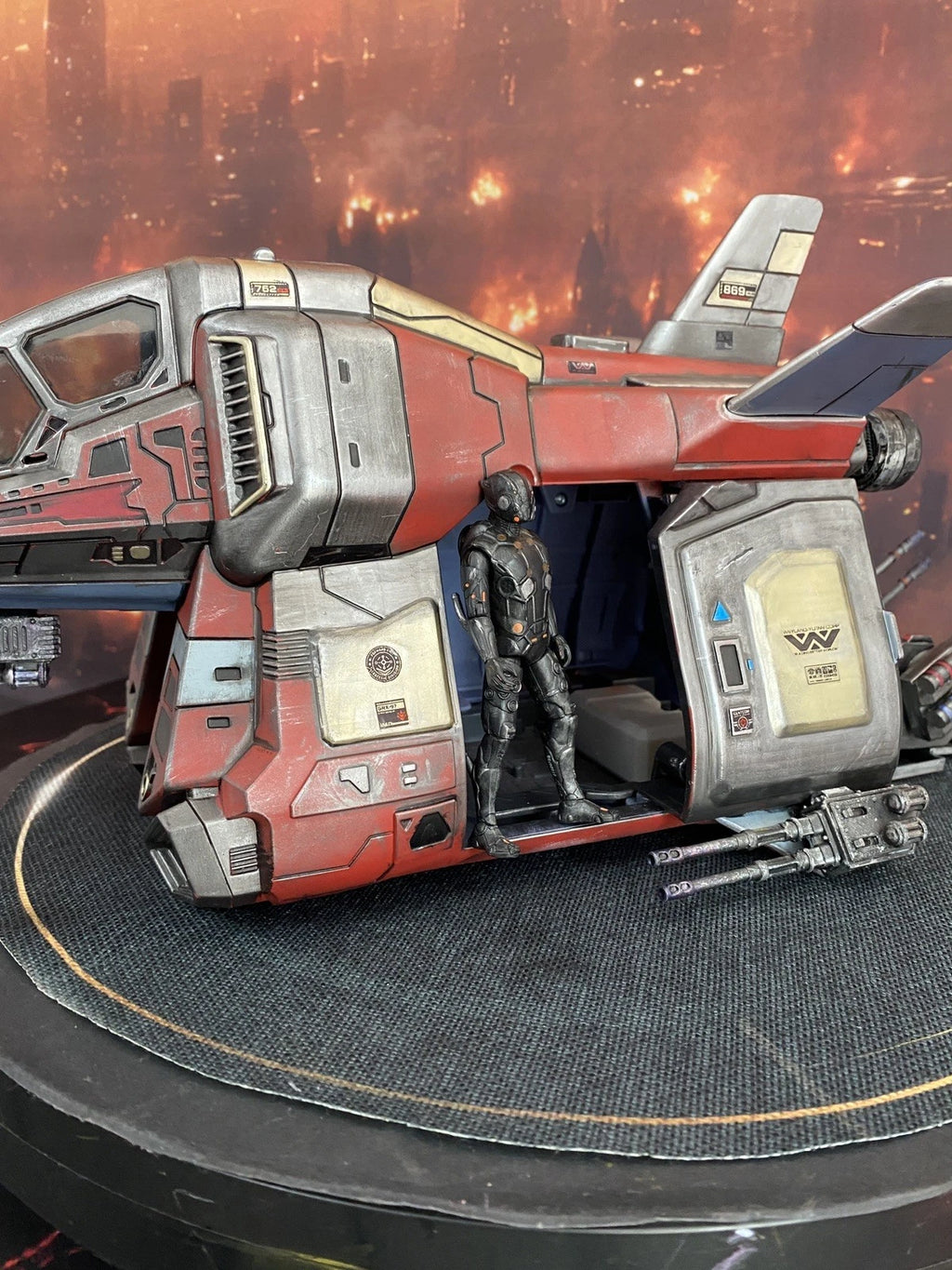 Raven Arc-9 Elysium Security Gunship | Custom Hand-Painted Dropship Diorama