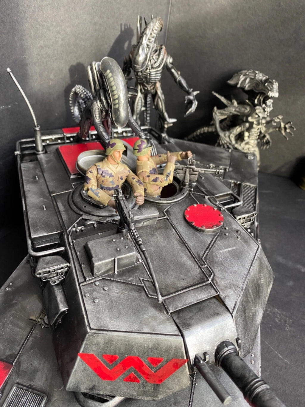 Aliens Colonial Marines APC Xenomorph Weyland Yutani Hadleys Hope Romulus Tank