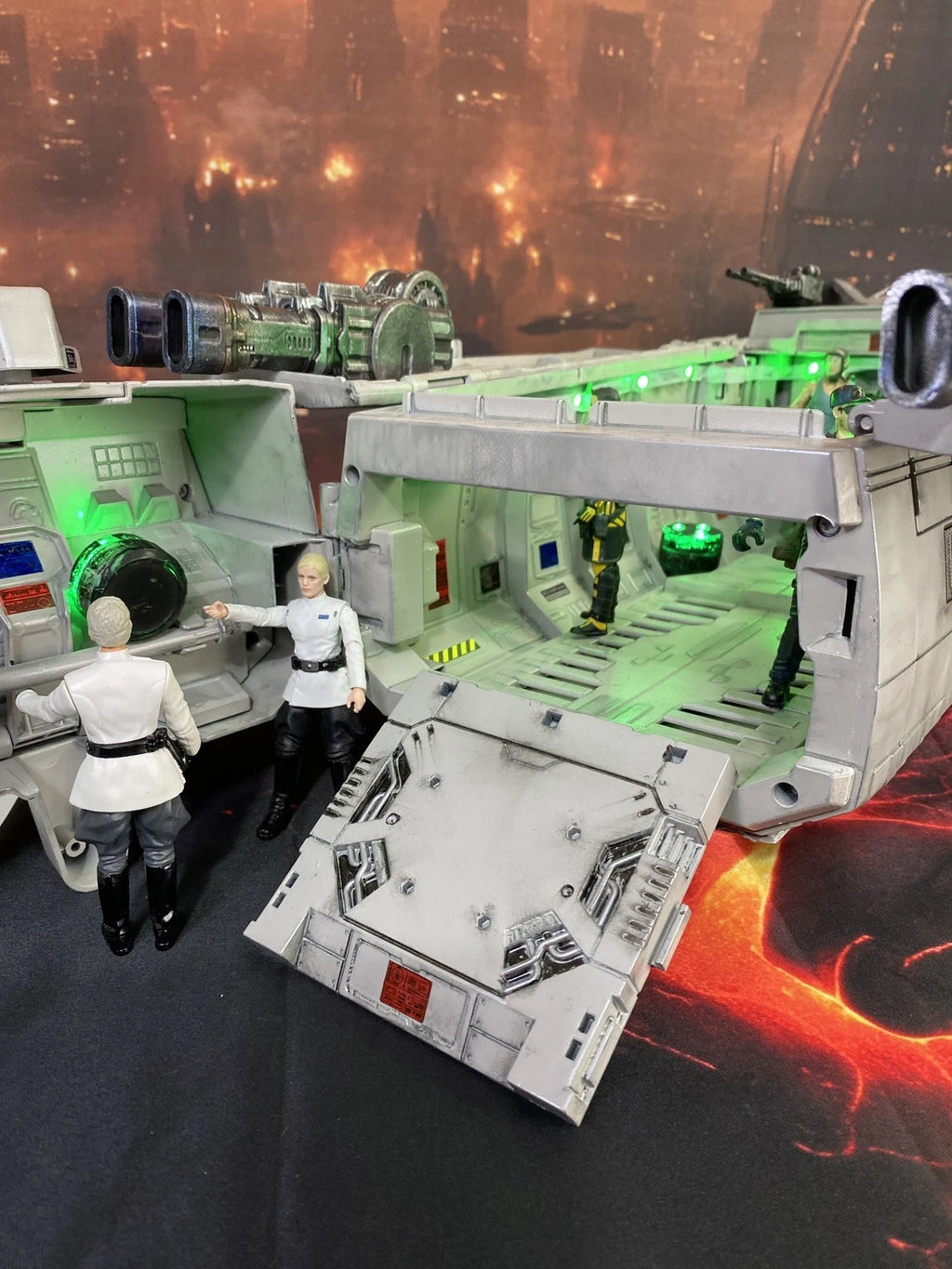 LITANY OF IRON  “GREEN-LOCK” Gunship | Warhammer 40K vintage diorama custom