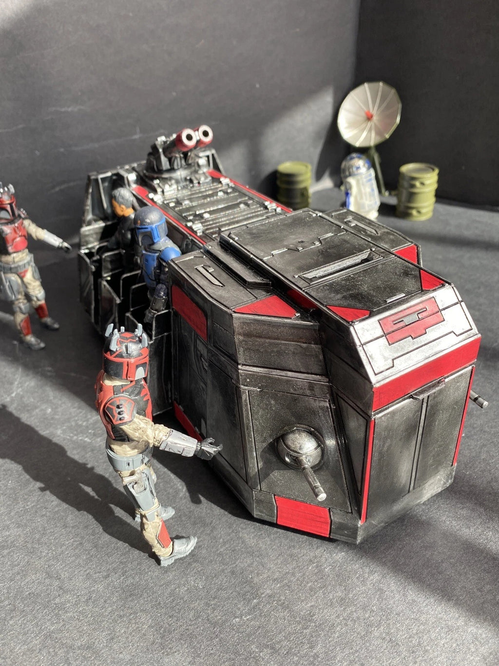 Star Wars Mandalorian Custom Troop Transport Boba Fett Darksaber Beskar Diorama