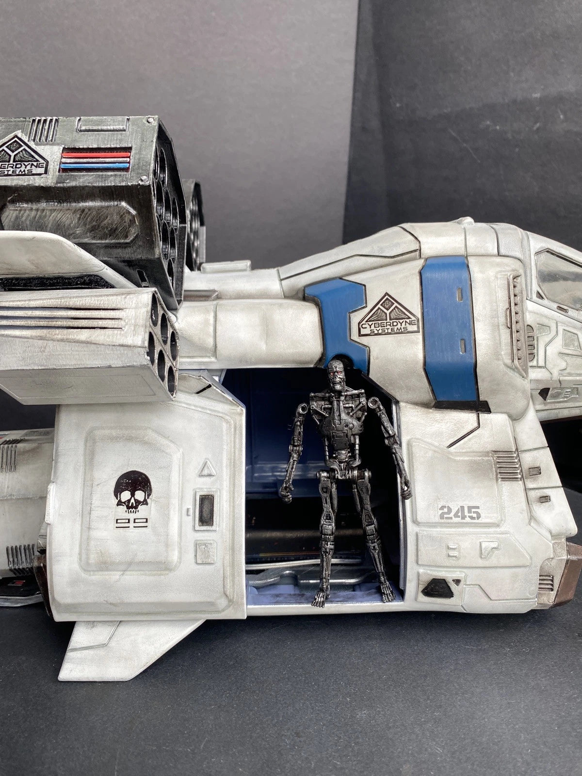 Terminator Resistance Gunship Hunter Killer Skynet Cyberdyne T800 Kenner Custom