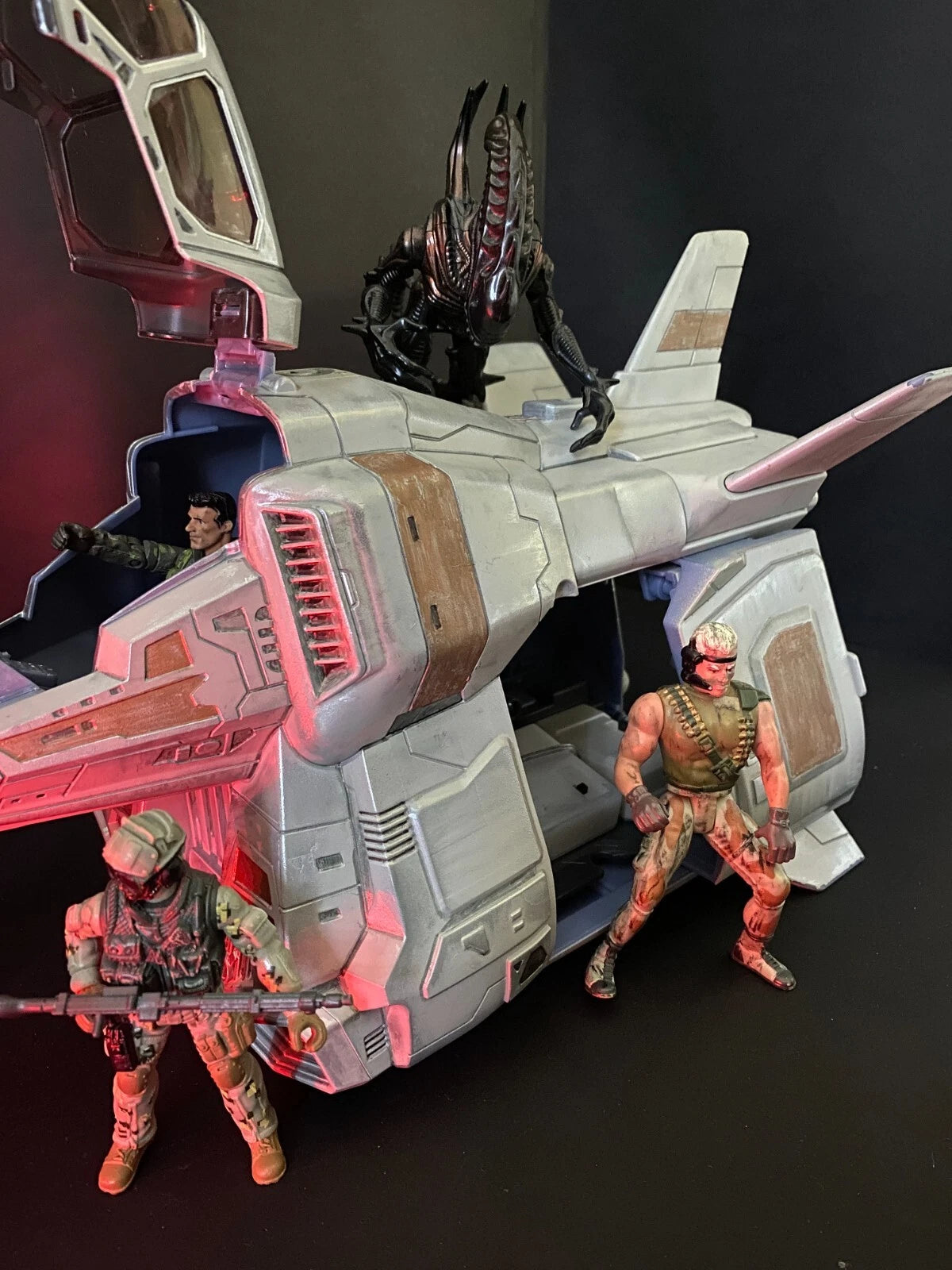 Aliens Dropship “Sulaco Wing” Custom Vintage Style Weyland Yutani Hadley’s Hope - view 17