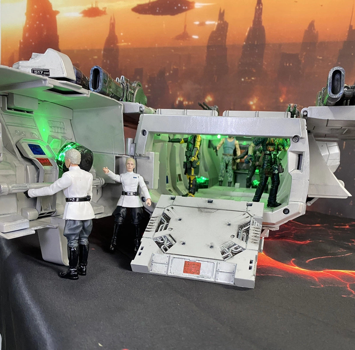 LITANY OF IRON  “GREEN-LOCK” Gunship | Warhammer 40K vintage diorama custom