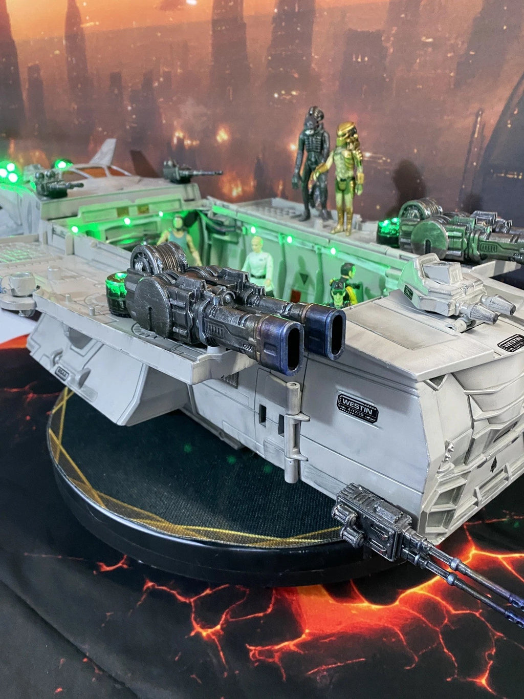 LITANY OF IRON  “GREEN-LOCK” Gunship | Warhammer 40K vintage diorama custom