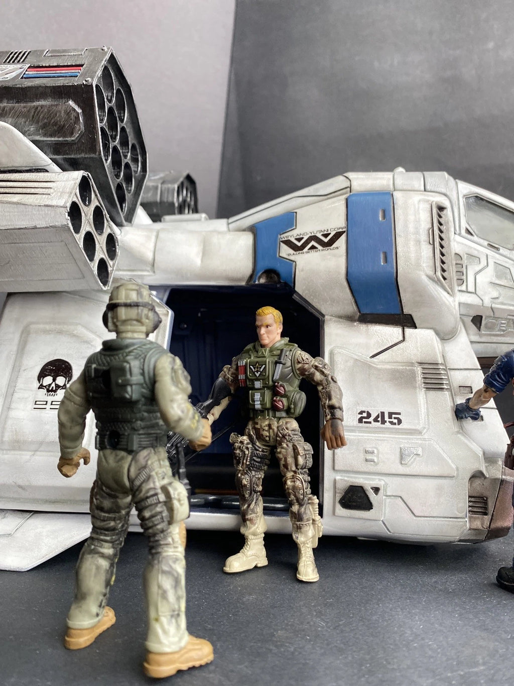 Aliens Dropship “Sulaco Wing” Custom Vintage Style Weyland Yutani Hadley Hope