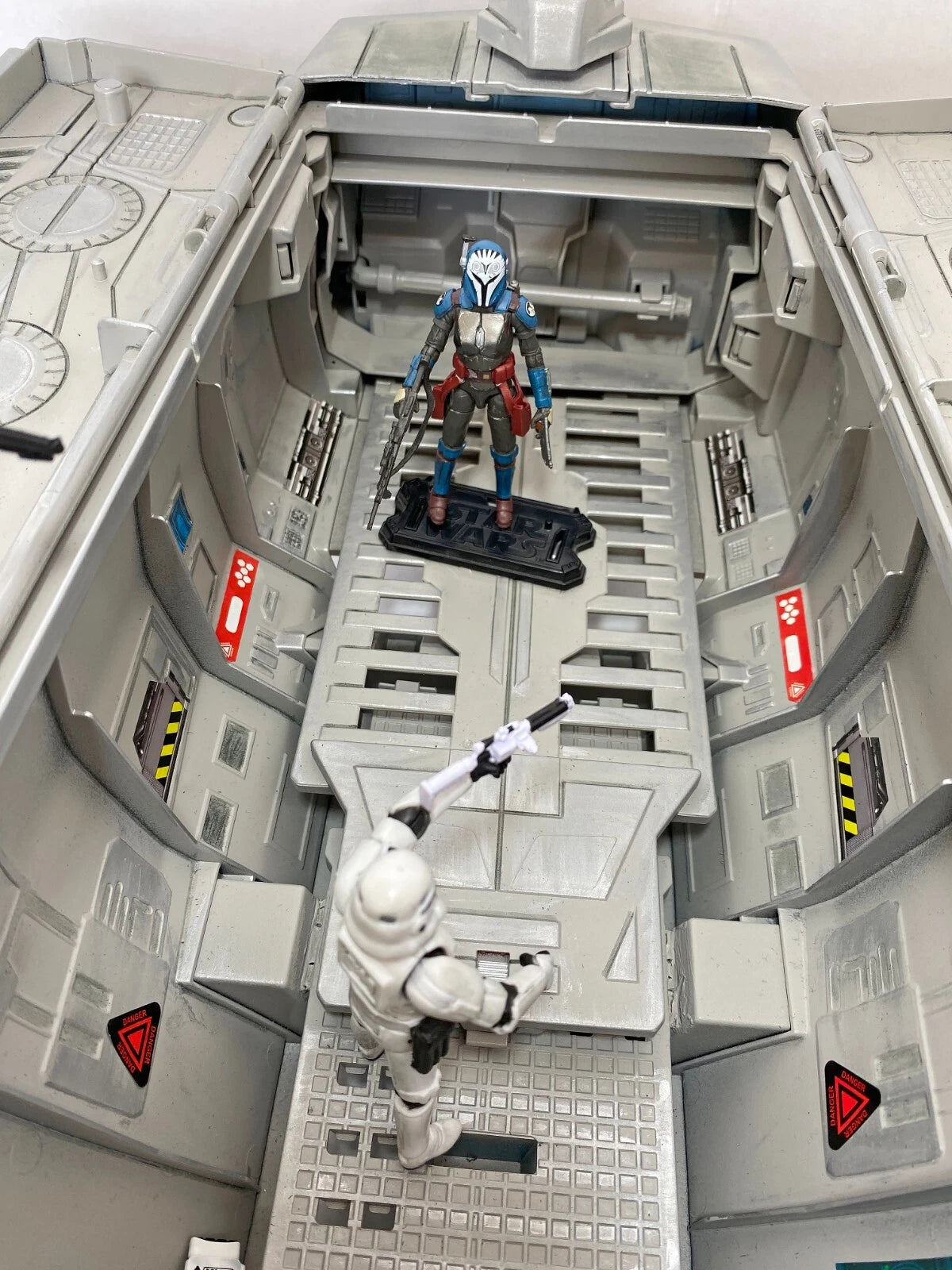 Star Wars Mandalorian Starfighter Bo Katan Kryze Diorama Mandalore Playset - view 7
