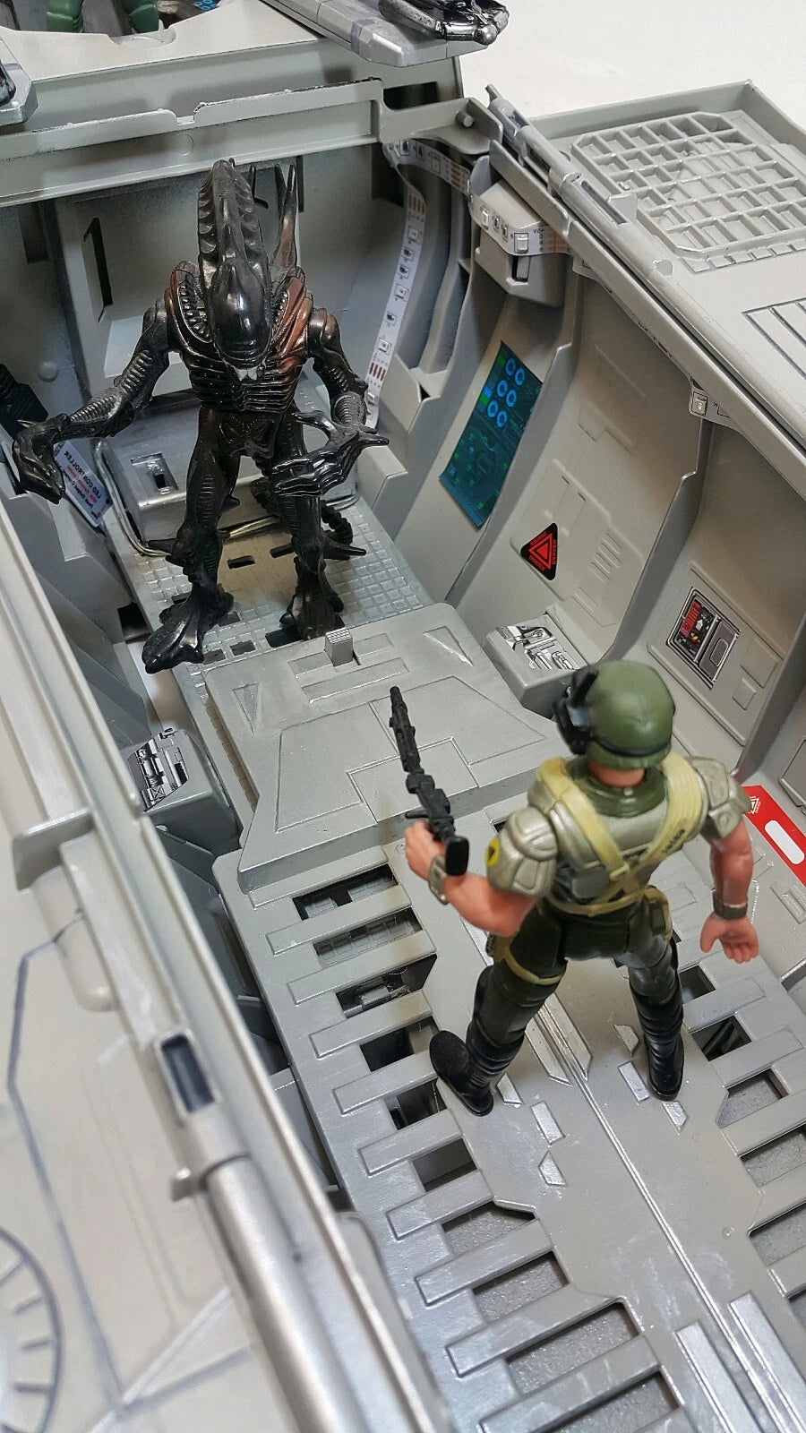 Aliens Nostromo recon shuttle custom repaint - view 9