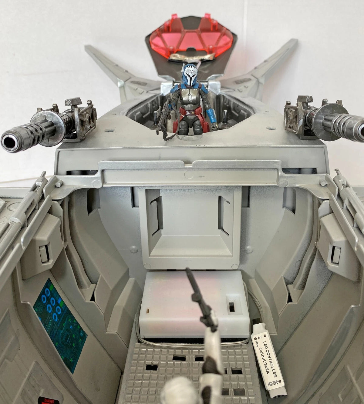 Star Wars Mandalorian Starfighter Bo Katan Kryze Diorama Mandalore Playset - view 17