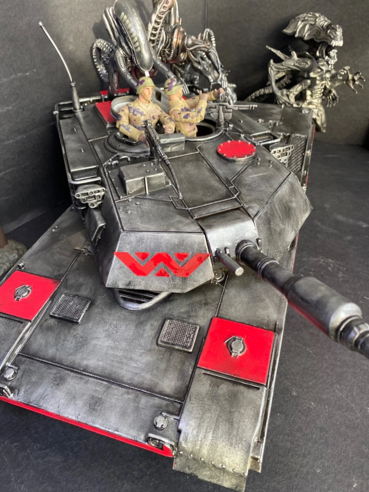 Aliens Colonial Marines APC Xenomorph Weyland Yutani Hadleys Hope Romulus Tank