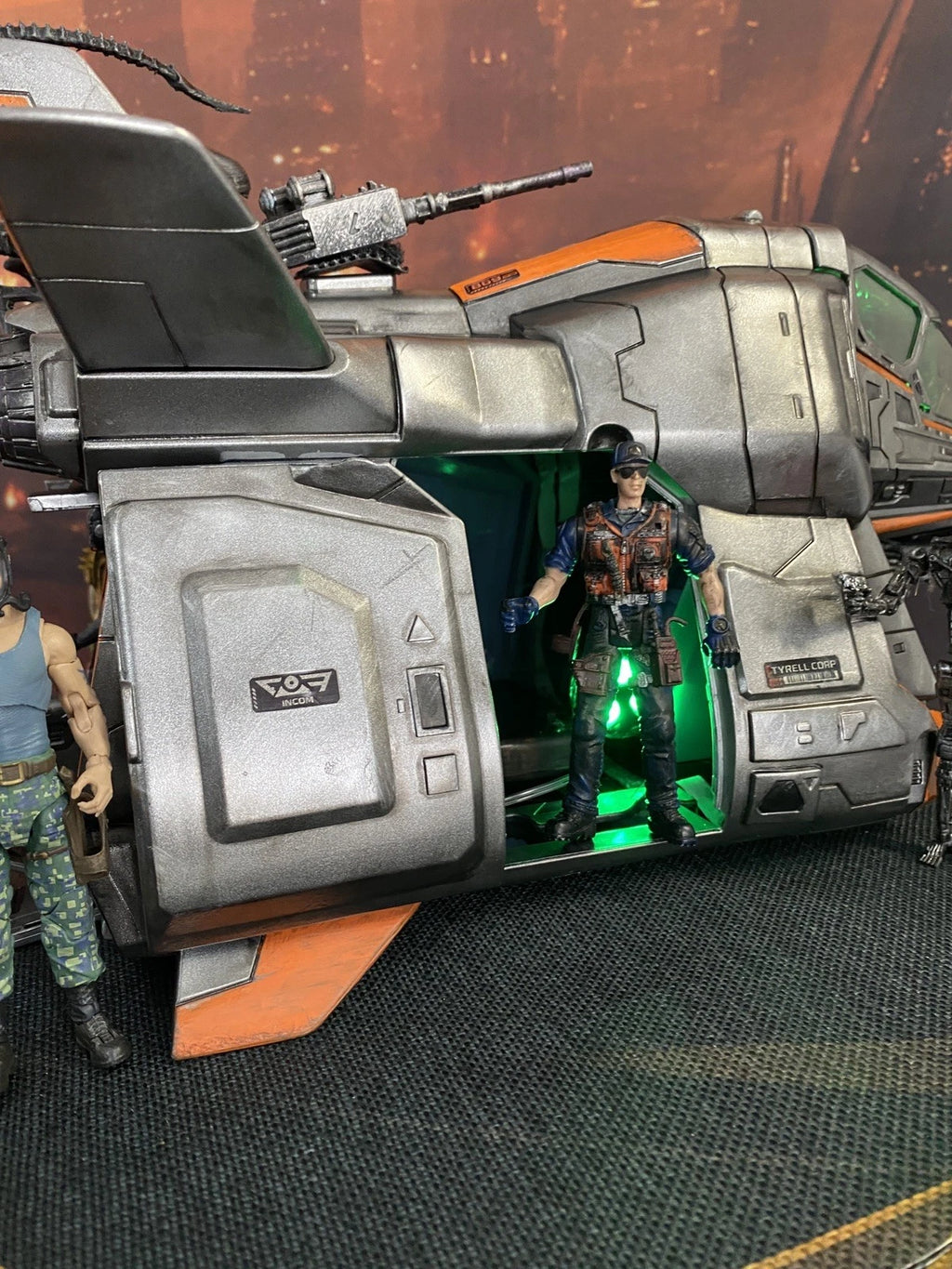 FURYAN SHADE-RUNNER Assault Shuttle Chronicles of Riddick Gunship Custom Painted