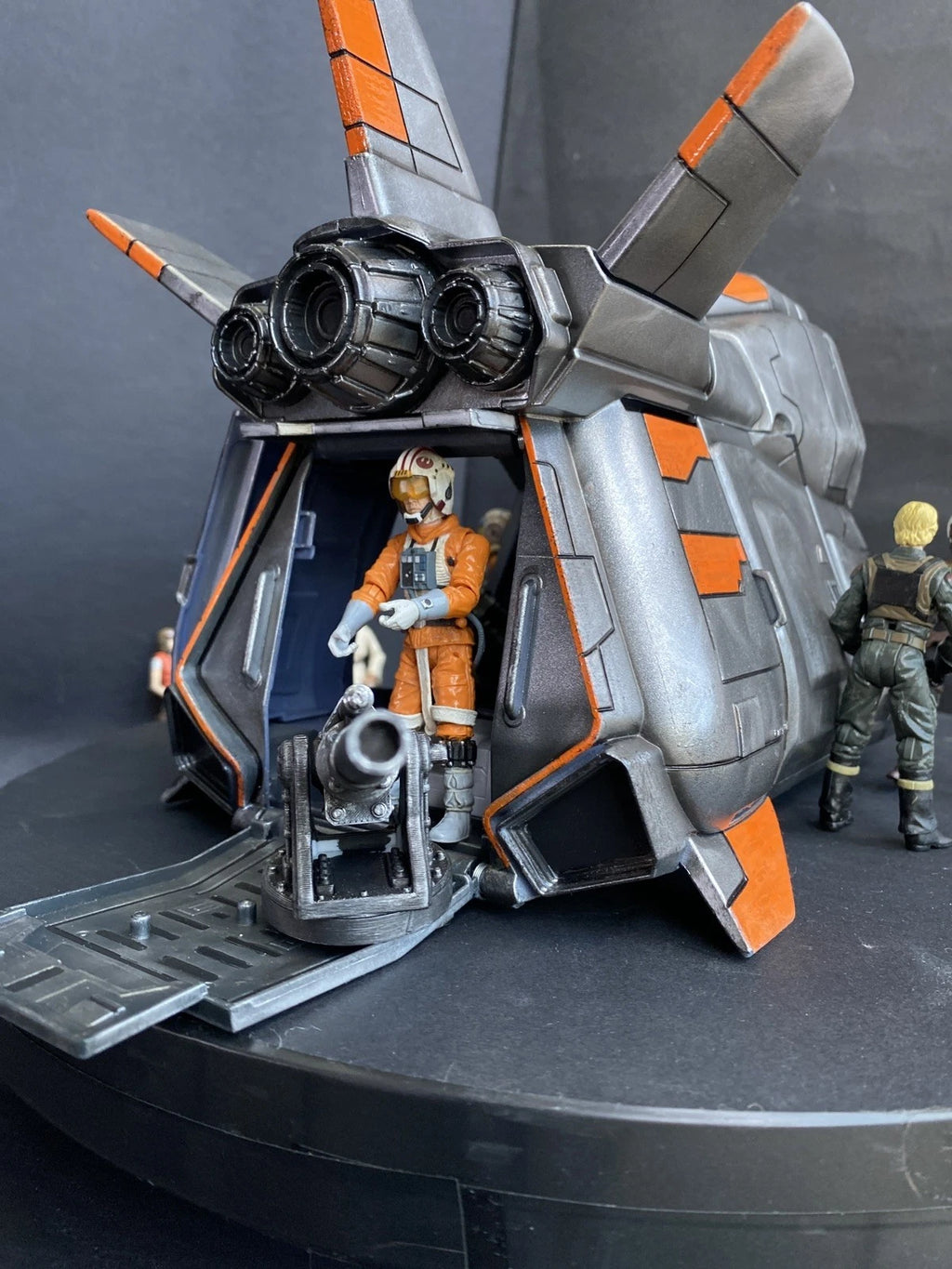 InGen “Raptor Warden” Hazard Shuttle | Custom Jurassic Park Gunship Diorama