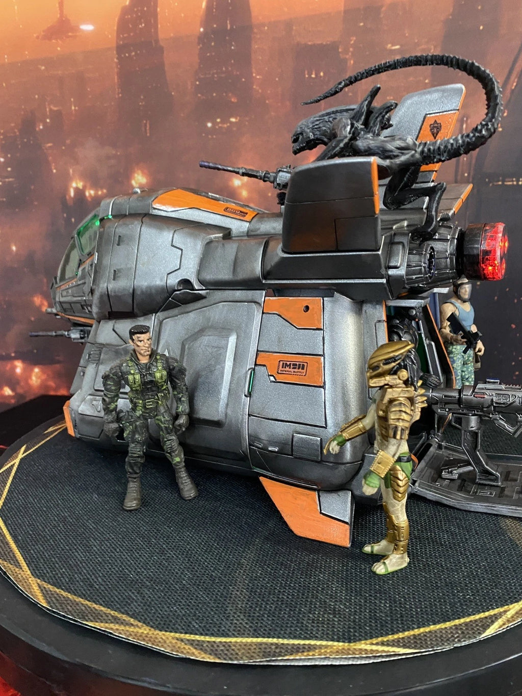FURYAN SHADE-RUNNER Assault Shuttle Chronicles of Riddick Gunship Custom Painted