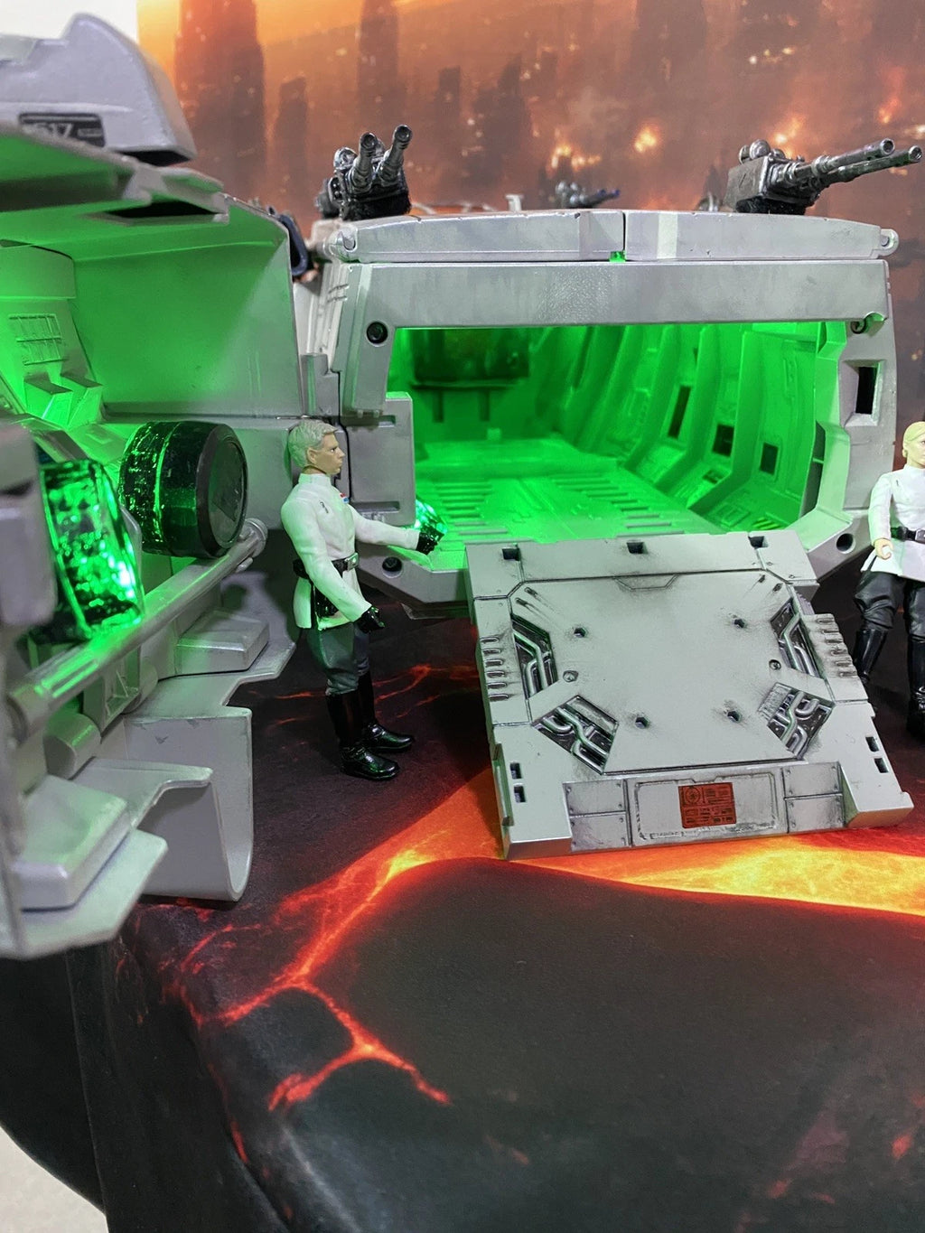 LITANY OF IRON  “GREEN-LOCK” Gunship | Warhammer 40K vintage diorama custom