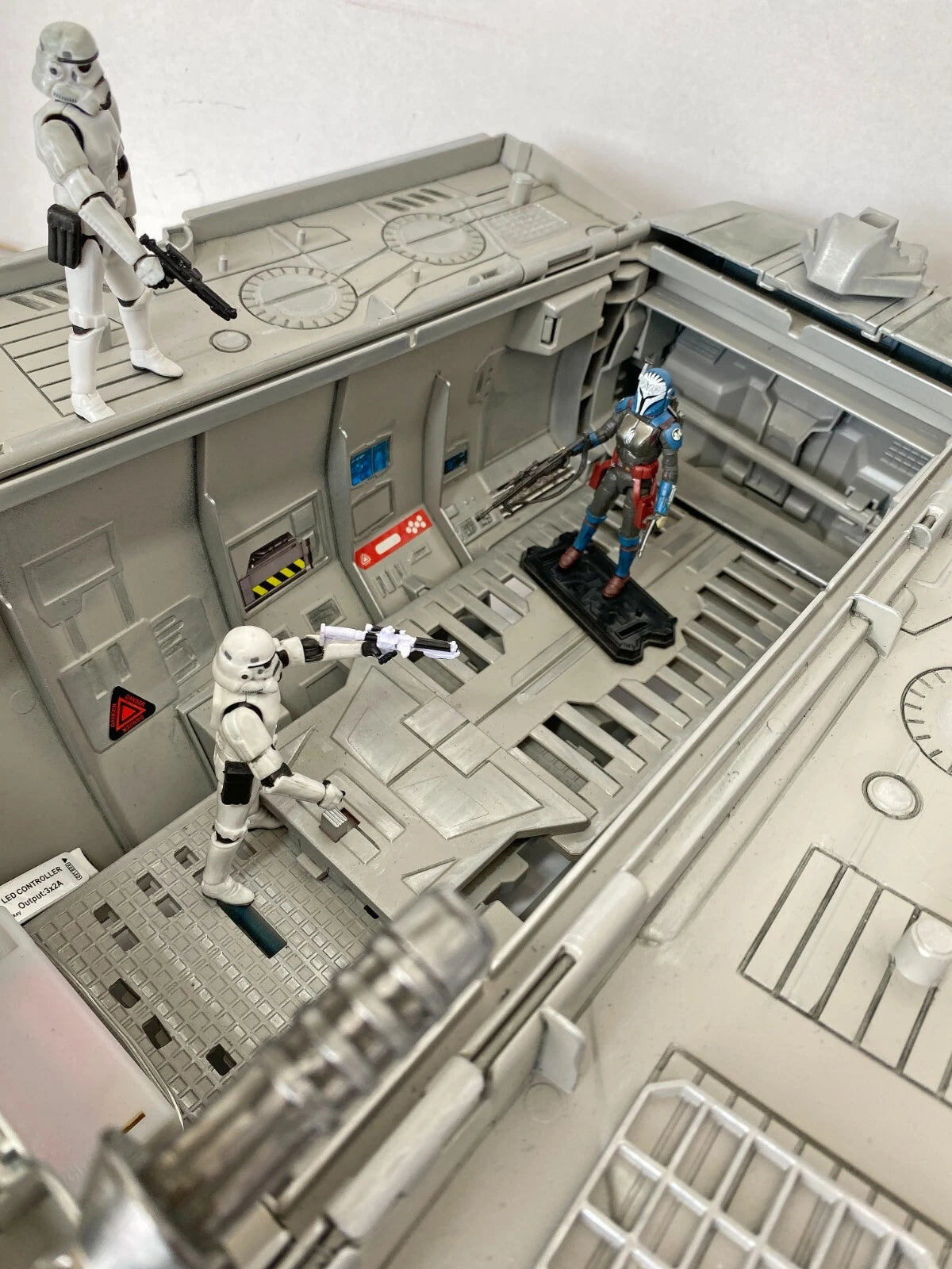 Star Wars Mandalorian Starfighter Bo Katan Kryze Diorama Mandalore Playset - view 9