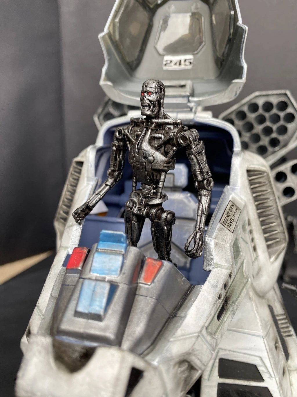 Terminator Resistance Gunship Hunter Killer Skynet Cyberdyne T800 Kenner Custom